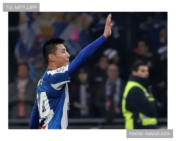 39岁博努奇替补登场完成赛季首秀，赛后获主场球迷起立鼓掌